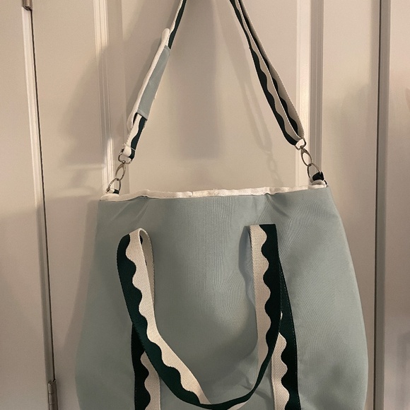 Business & Pleasure The Holiday Cooler Tote Bag in Rivie Green - Picture 6 of 7